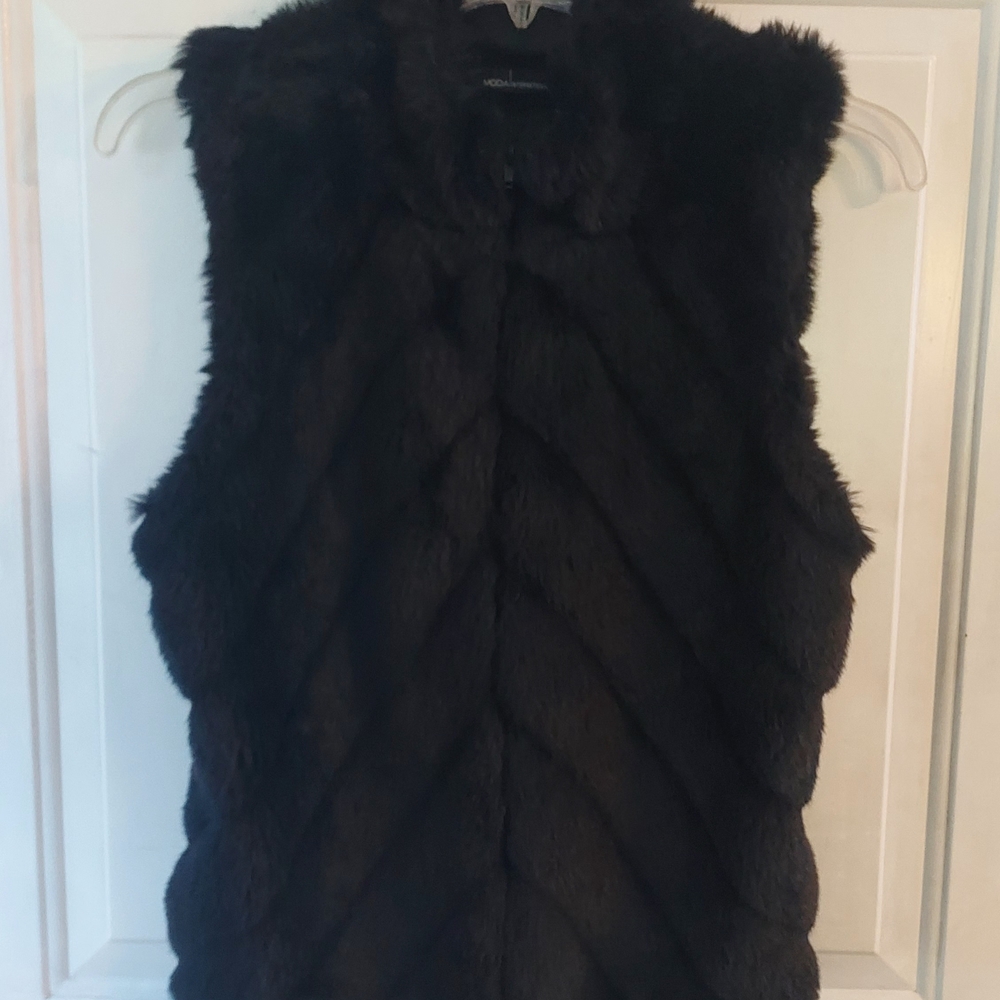 NWOT Moda International Black Faux Fur and Knit Vest Size Lg Scandinavian style